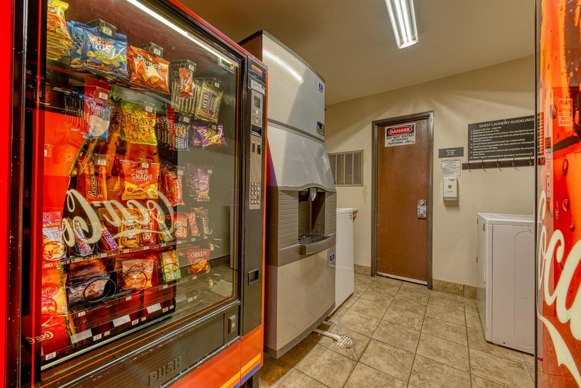 Super 8 By Wyndham Alamosa Motel Екстериор снимка