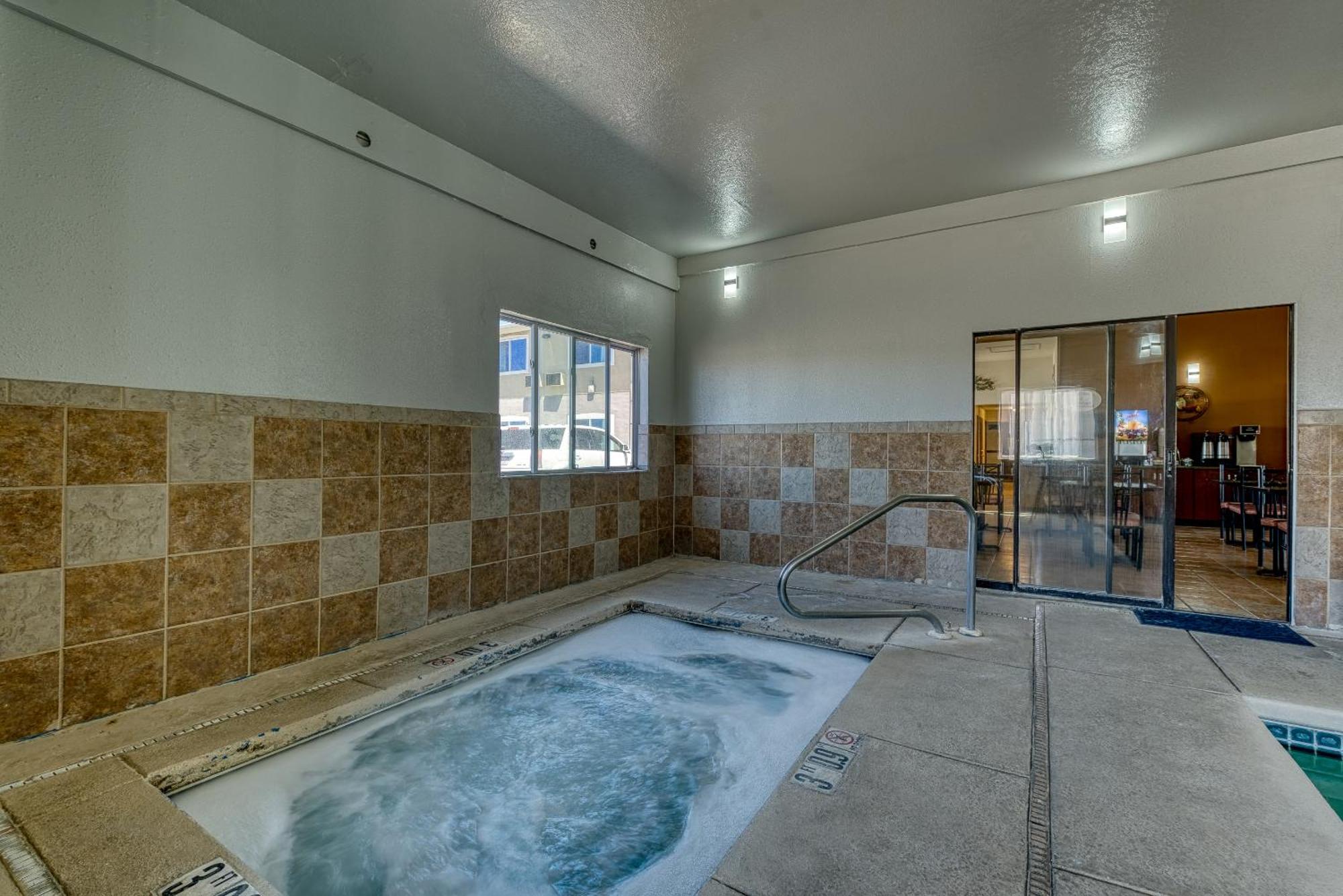 Super 8 By Wyndham Alamosa Motel Екстериор снимка
