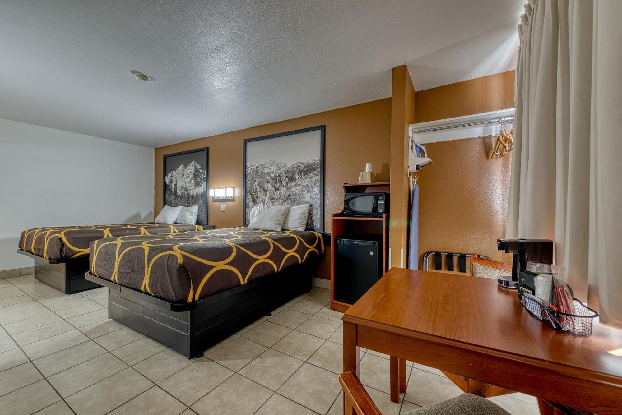 Super 8 By Wyndham Alamosa Motel Стая снимка
