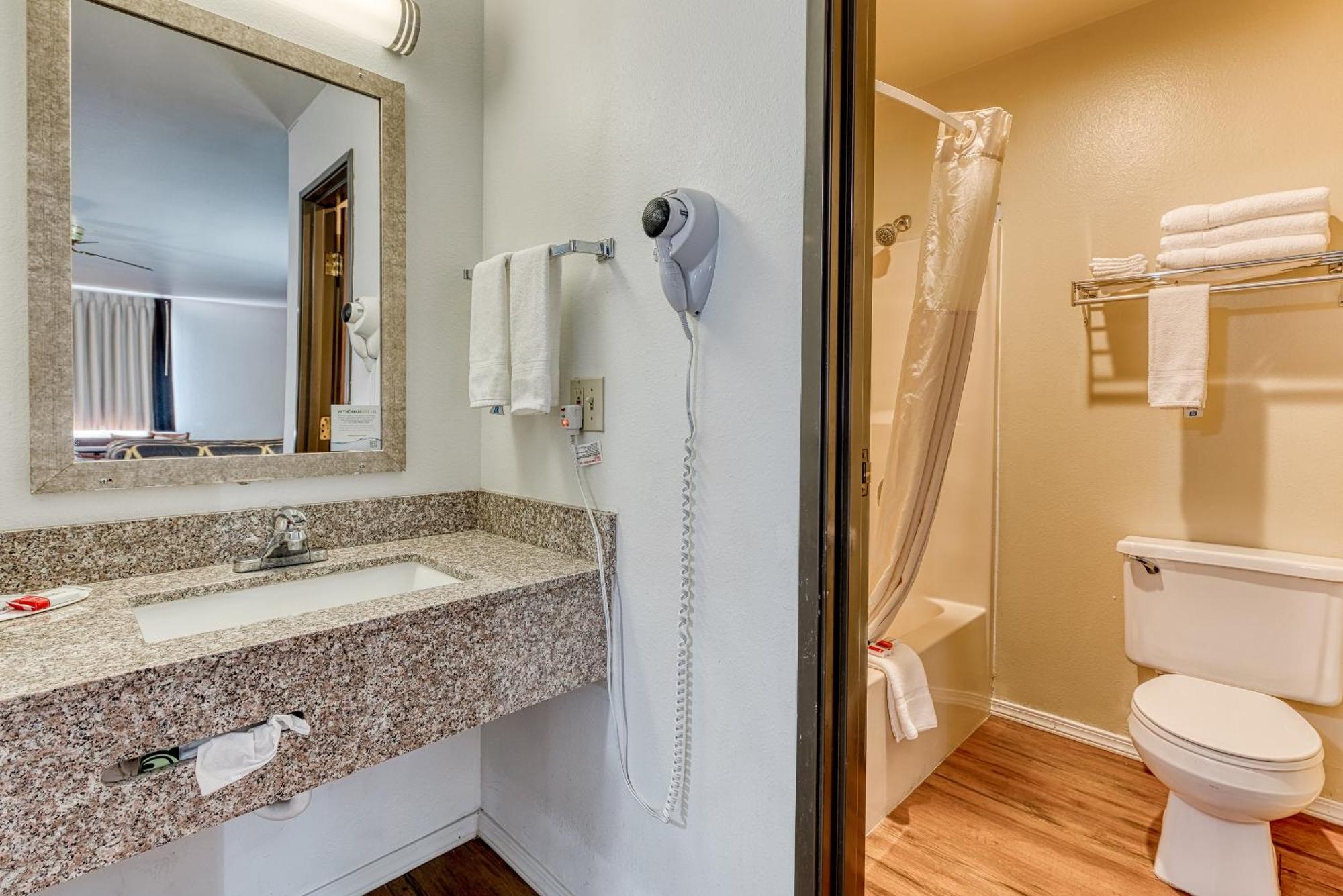 Super 8 By Wyndham Alamosa Motel Стая снимка