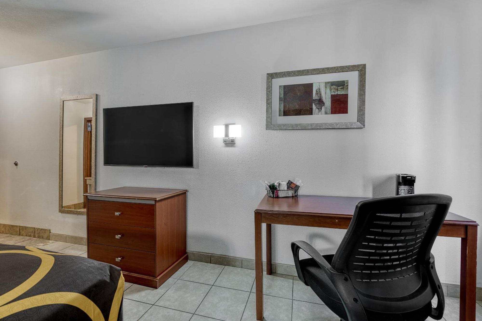 Super 8 By Wyndham Alamosa Motel Стая снимка