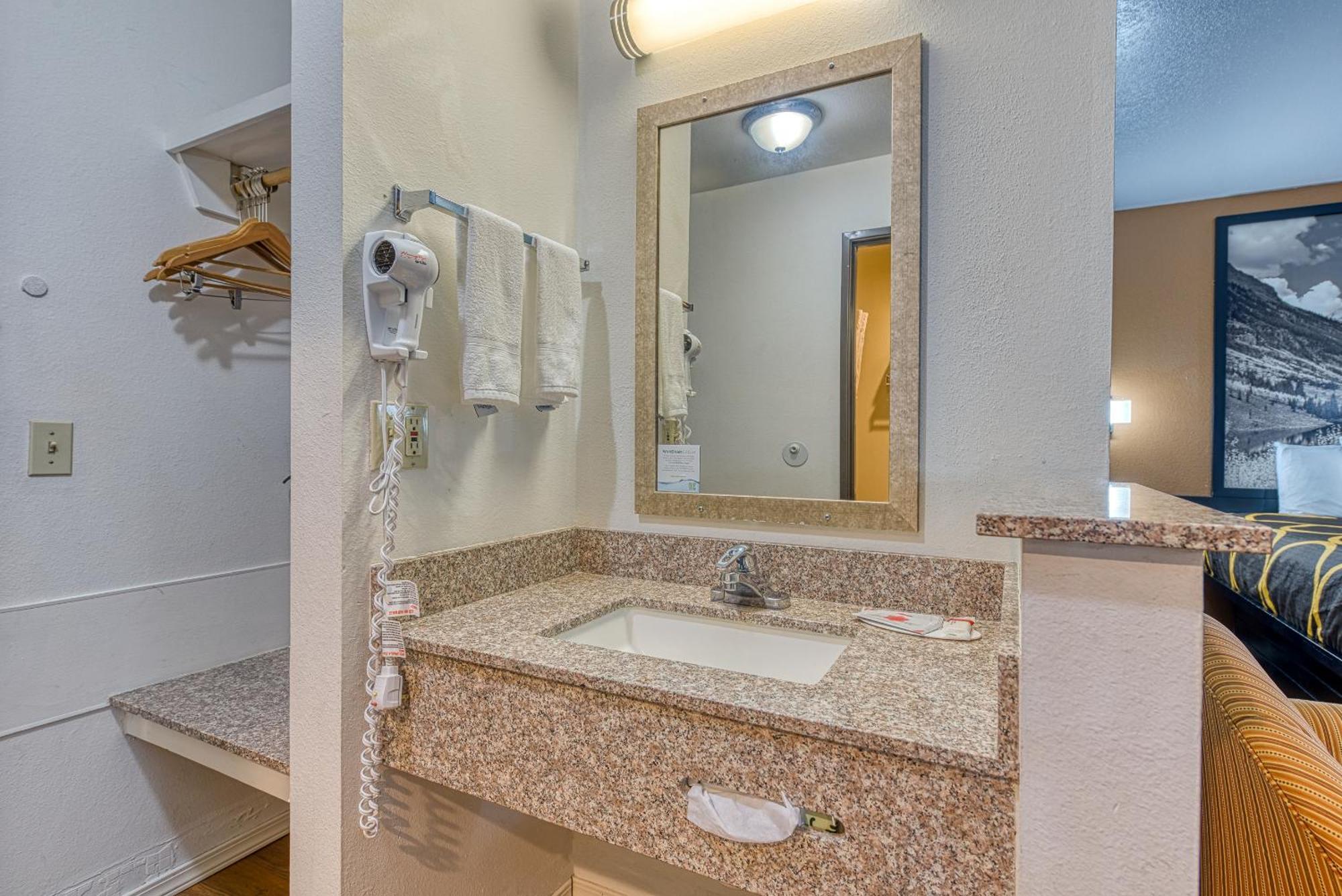 Super 8 By Wyndham Alamosa Motel Стая снимка