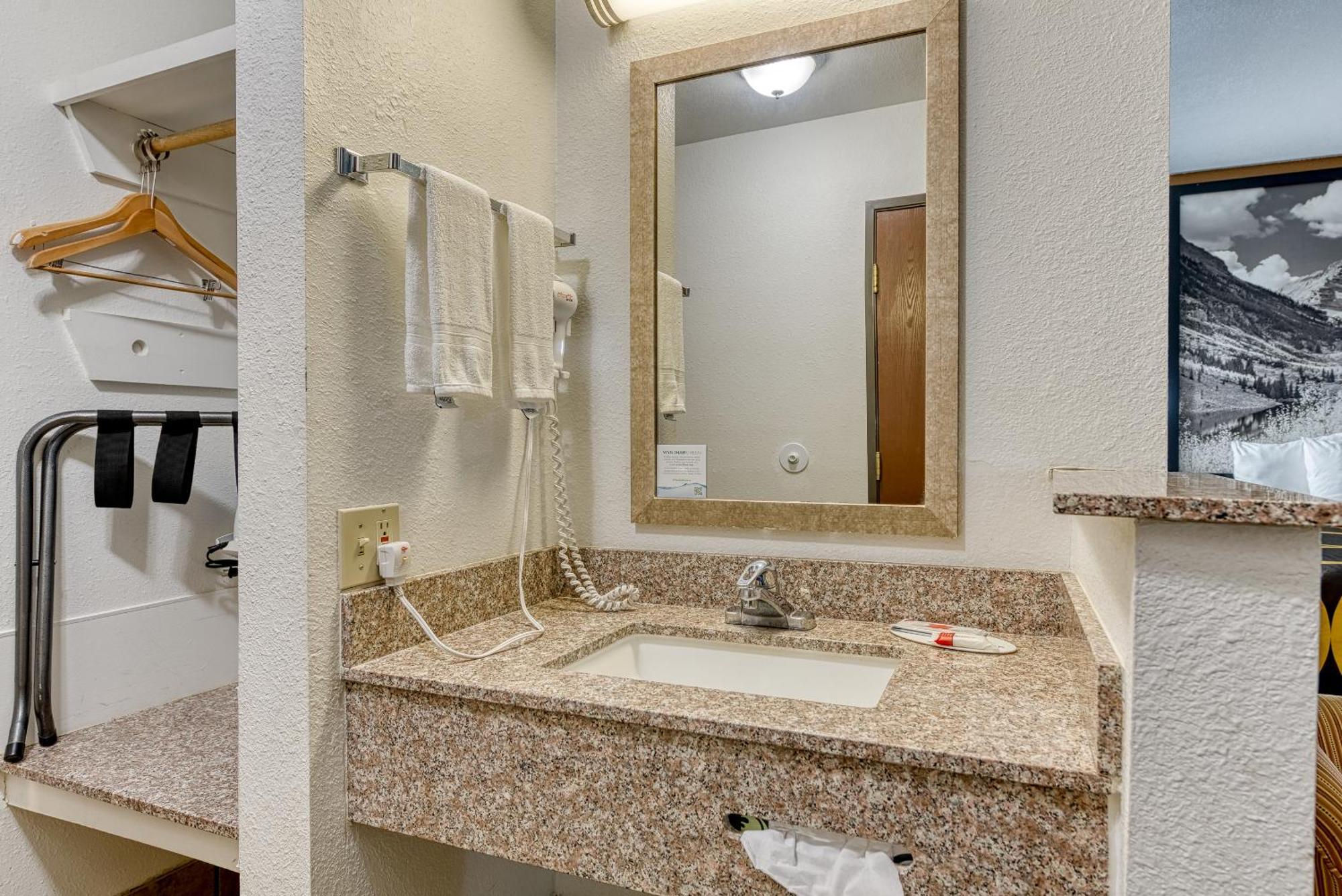 Super 8 By Wyndham Alamosa Motel Стая снимка