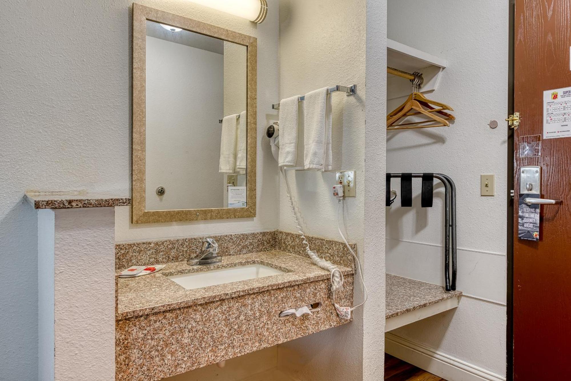 Super 8 By Wyndham Alamosa Motel Стая снимка